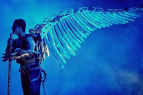 Заразен ли е Тил Линдеман