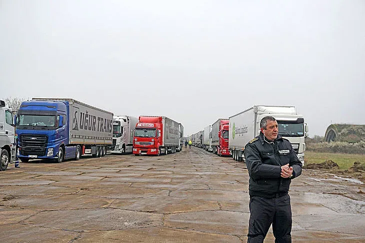 Вече функционира буферният паркинг край Хасково