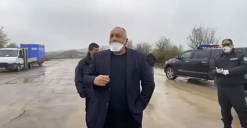 Летище става паркинг за тирове на път за Турция