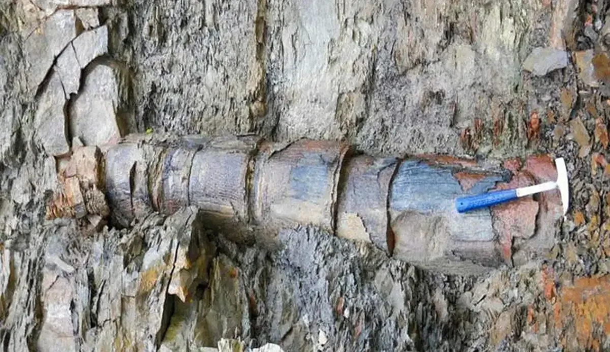 Пълен шок! Откриха метални тръби на 150 хиляди години