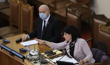 Парламентът с извънредно заседание на 2 април