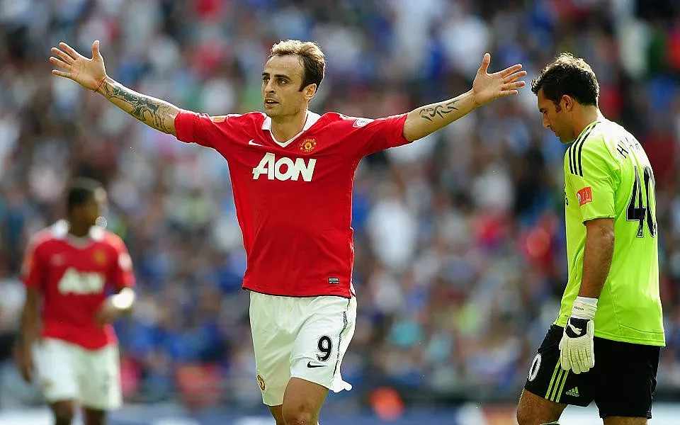 Бербатов с дарение и призив към българите