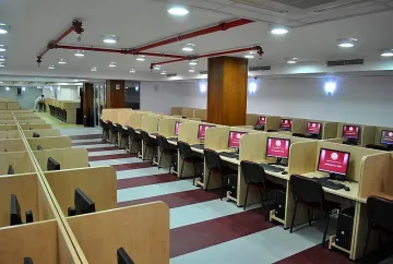 20 000 в УНСС ще учат онлайн