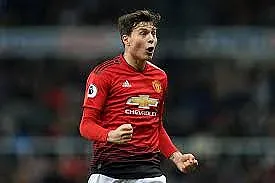 Играч се побърка - сложи рокля на жена си