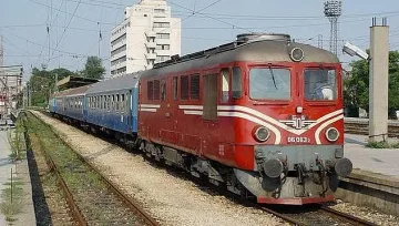 Проверяват влакове и автобуси