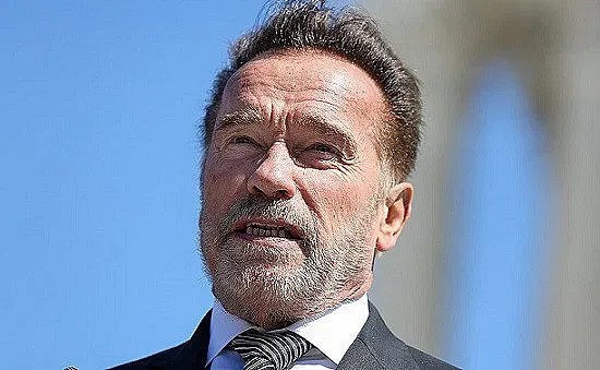 Терминаторът храни децата на Америка