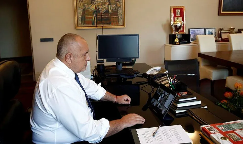 Правителството си самовъведе е-управление