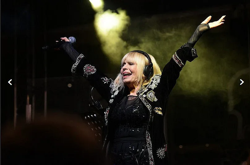 Лили Иванова отлага концерти