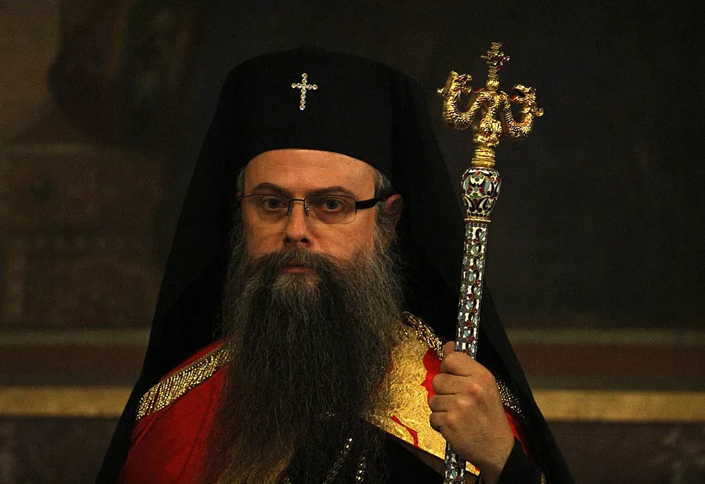 Всяка нощ молитви и камбани за избавление от злото