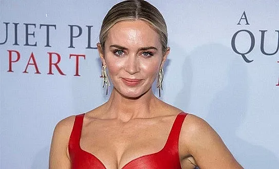 Емили Блънт развенчава Холивуд