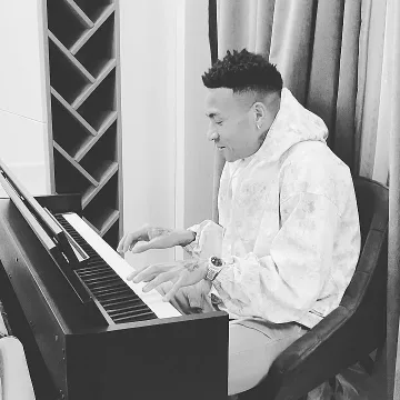 Играч на Лудогорец хвана пианото