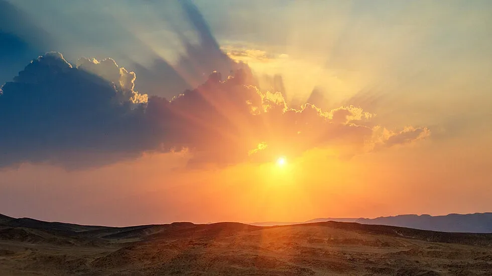 Седмицата почва с чудно време