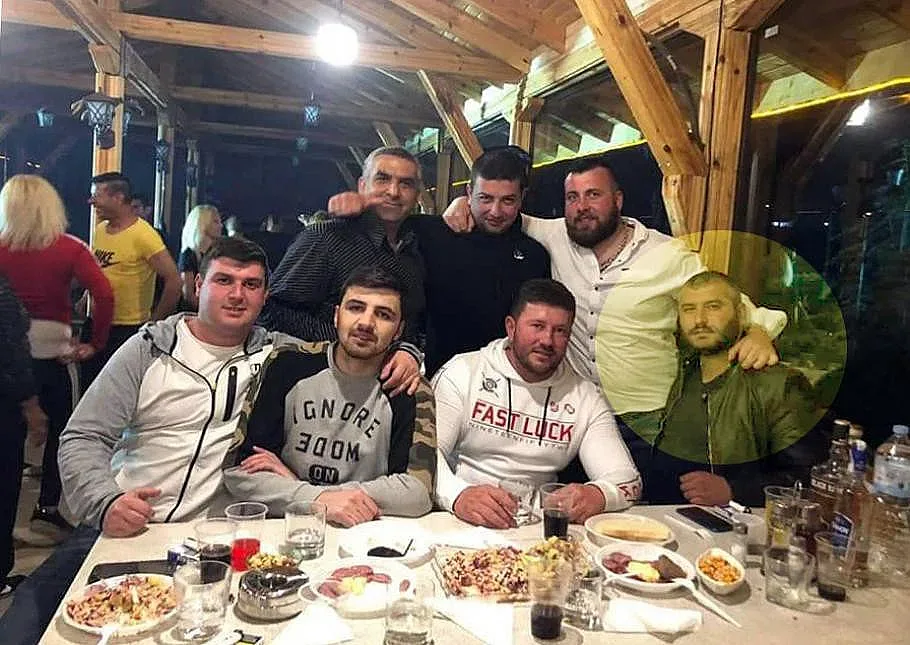 Въпреки забраната:Селски кмет на купон в кръчма