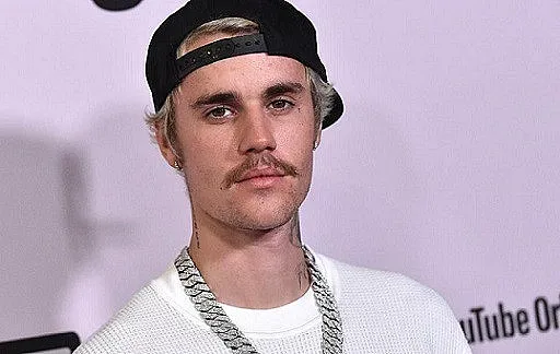 Знаменитости се включиха в борбата срещу вируса