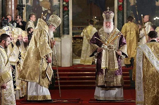 Спортни трофеи и икони за спасяването на Храма