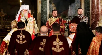 Излъчват молитвите на църквата ни във Фейсбук