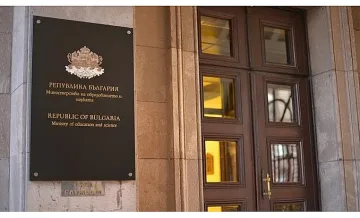 МОН: Учениците са освободени от училище днес