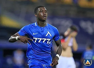 "Левски" би 3:1 пред Наско Сираков