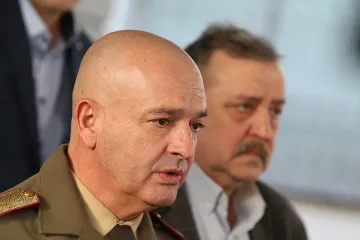 В болници и институции влизаме само с маски