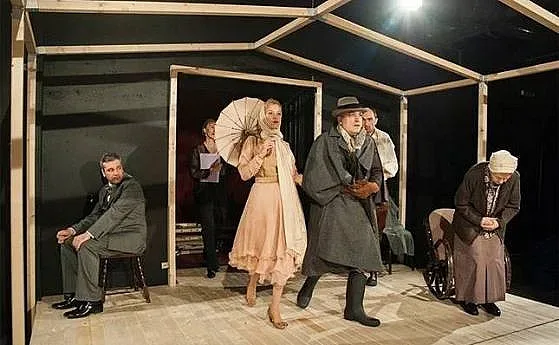 НАПУК НА ЗАРАЗАТА! Театри във фейсбук