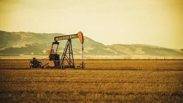 След големия срив: Петролът поскъпна с 4%