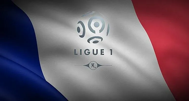 Във Франция - мачове пред 1000 души