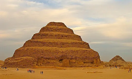 Пирамидата на Джосер проговори след 90 г.