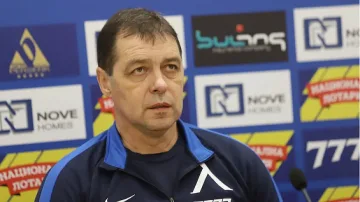 Хубчев остава в "Левски"