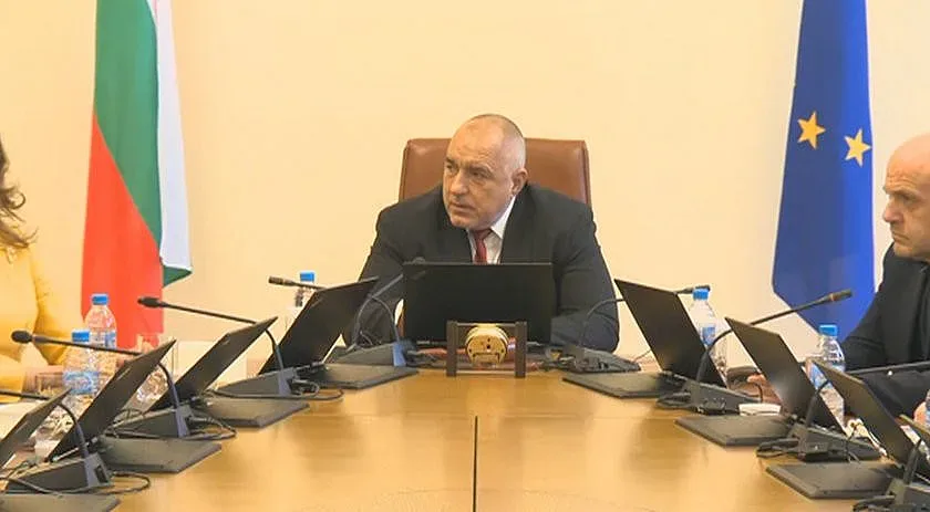 Маските не спират вируса, пазят лицето от капки/ОБНОВЕНА/