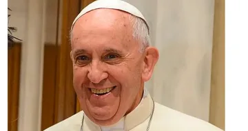 Молитвите на папата само онлайн