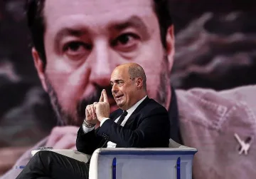 Заразен е италиански политически лидер