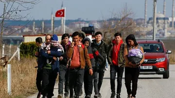 Турция започва да спира мигрантите по море