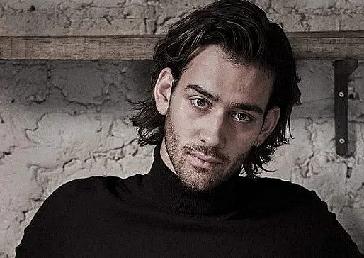 Британска звезда с главна роля в сериала по „Властелина“