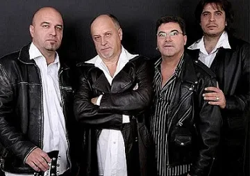 Барабанистът на „Сигнал“ дава шанс на младоци