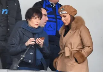 Ето я секретарката с кафетата за Божков