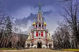 Руши се 53-метровата кула на шипченския манастир