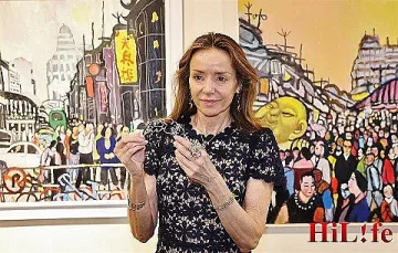 Художник подари рисуван шал на Мириам де Унгрия