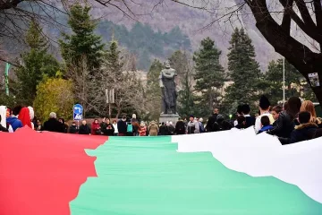 25 м знаме повежда шествието във Враца за 3 март