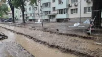 След 24 часа дъжд: Един град под вода. Паднали дървета и смачкани коли