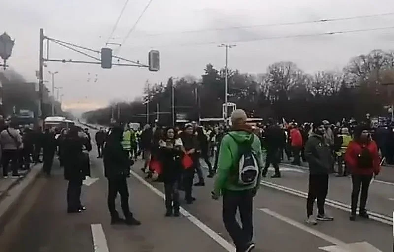 Винетките изкараха оръжейници на протест