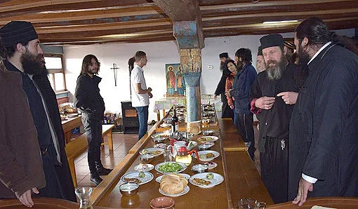 В Перник си искат прошка с ракия