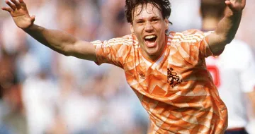 Меси или Роналдо? Ван Бастен е категоричен