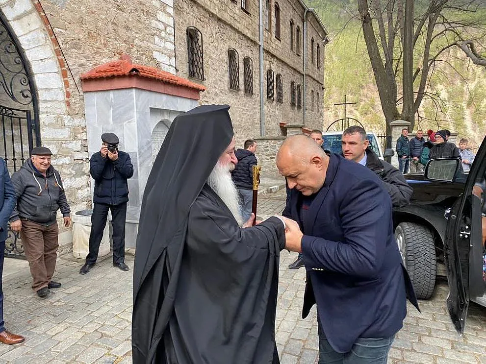 Борисов се поклони в Бачковския манастир
