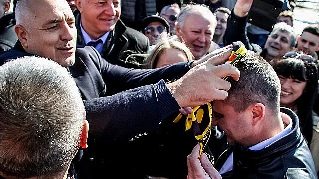 Борисов подари на Горанов фланелка за 12 млн.