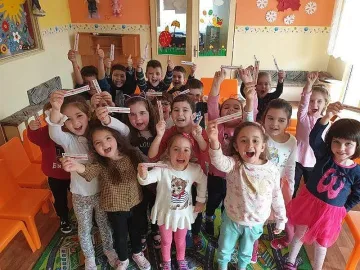 За Баба Марта - мартенички за децата на Благоевград