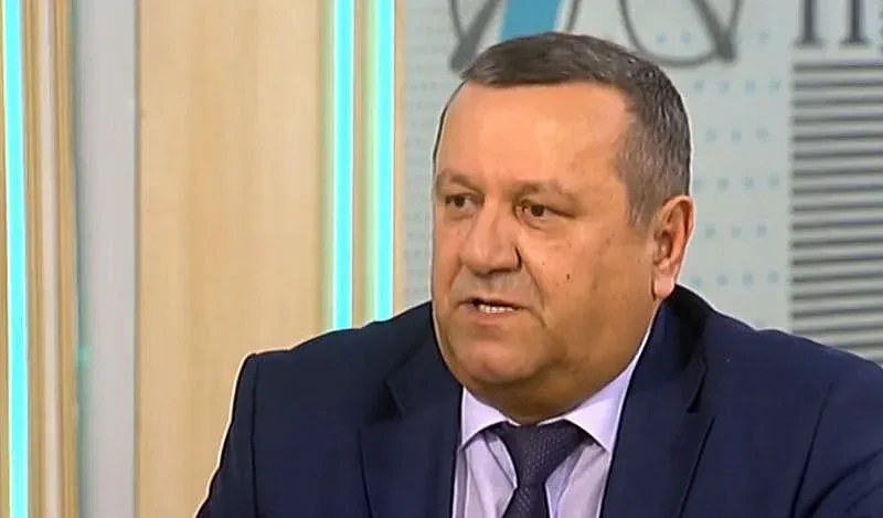 Адемов: Не е ясно кои подлежат на карантина