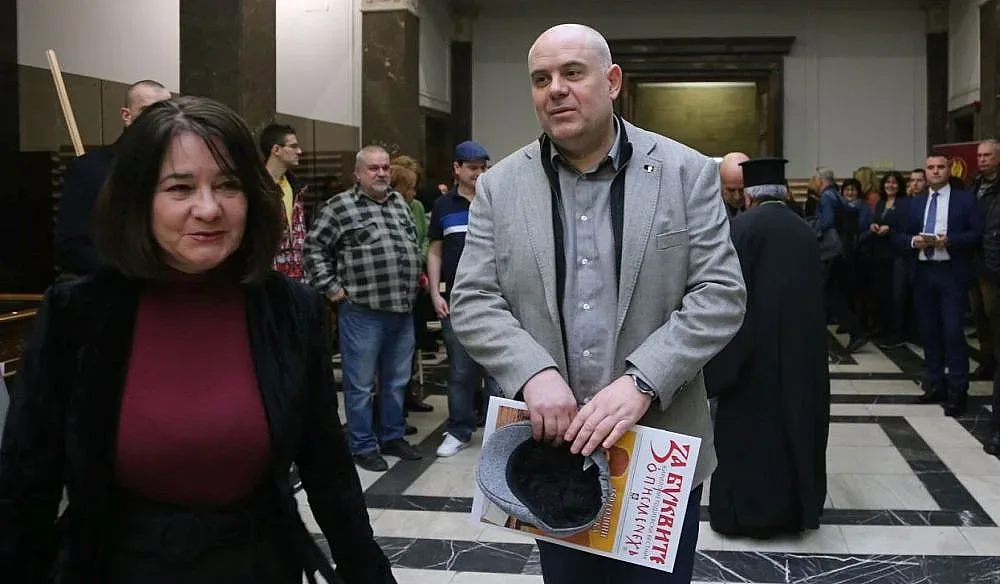 Гешев почете изложба за 150 г. Българска екзархия