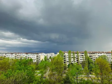 Тежка буря се изви над столицата /ОБНОВЕНА/