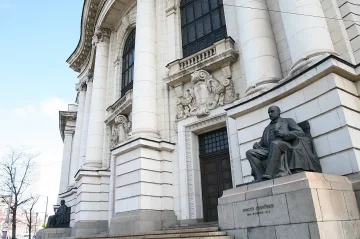 Софийският университет отне титли "почетен доктор"