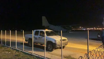 Правителственият Еърбъс прибра ученици от Италия